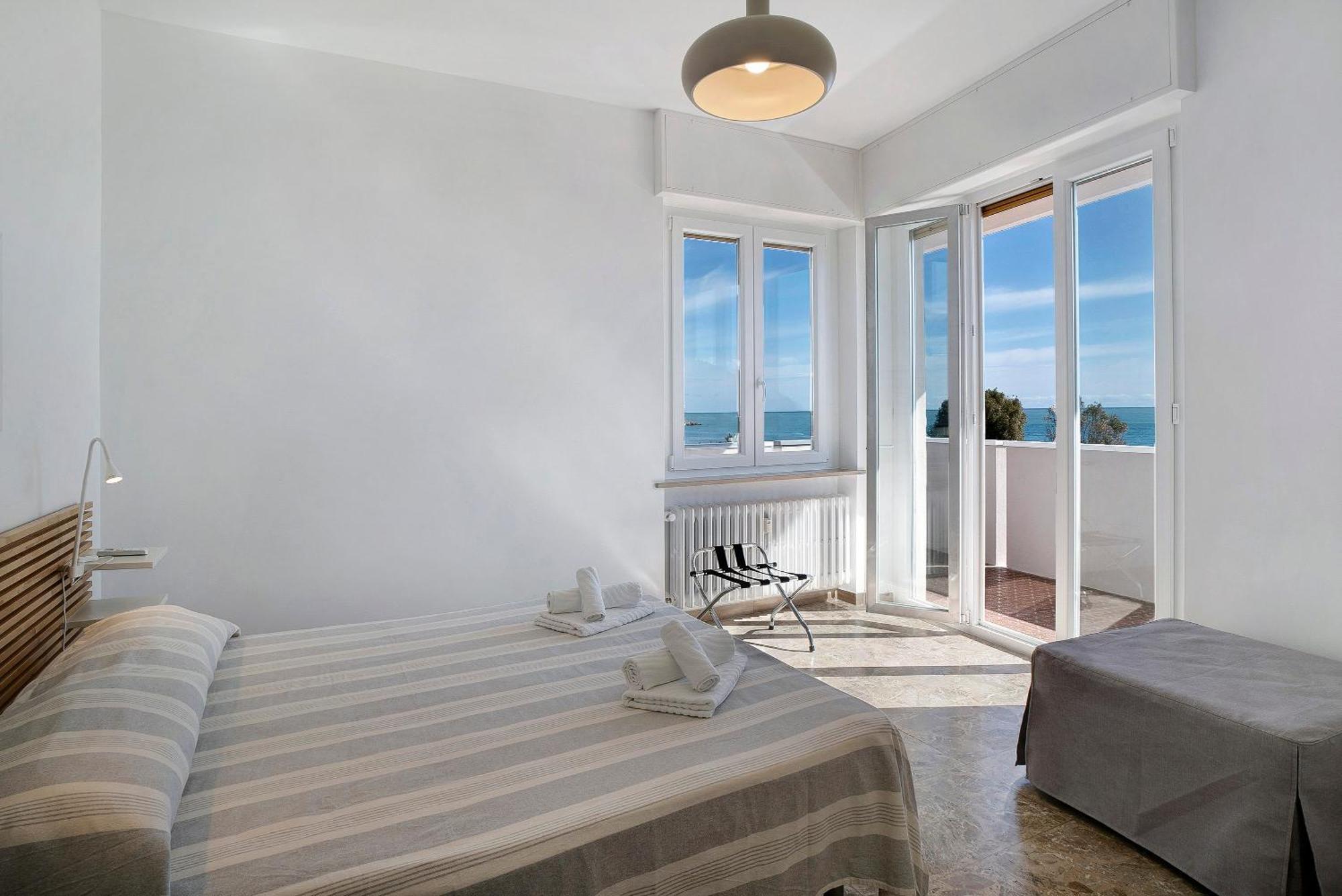 Fronte Mare - Marina Di Andora Apartment Екстериор снимка